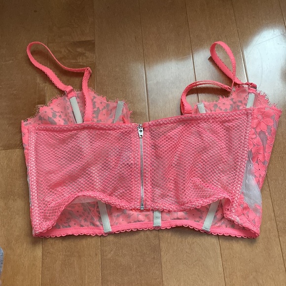 Beautiful bralette -VS , never worn - Picture 2 of 2